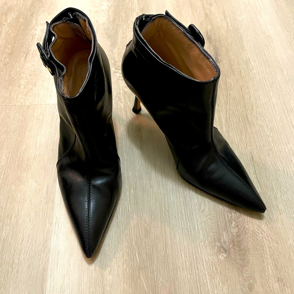 Gorgeous Manolo Blahnik stiletto booties